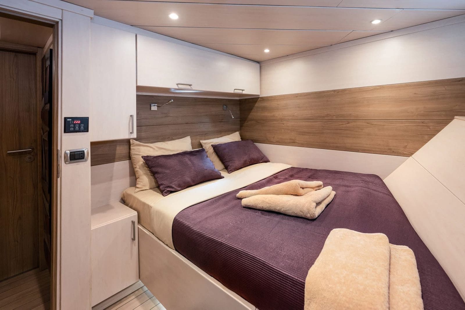 Motor Yacht - AH — photo 8