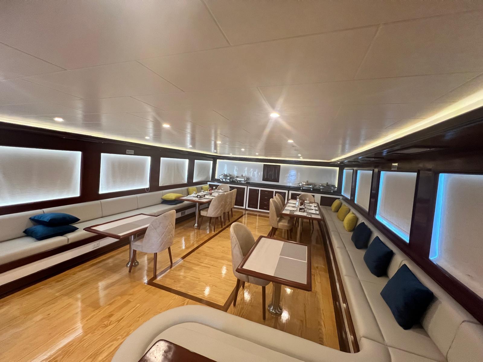 Yacht White W. — photo 3
